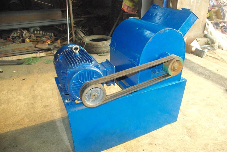 粉餅機，碎餅機，大餅打碎機，花生茶籽大豆餅粉碎機