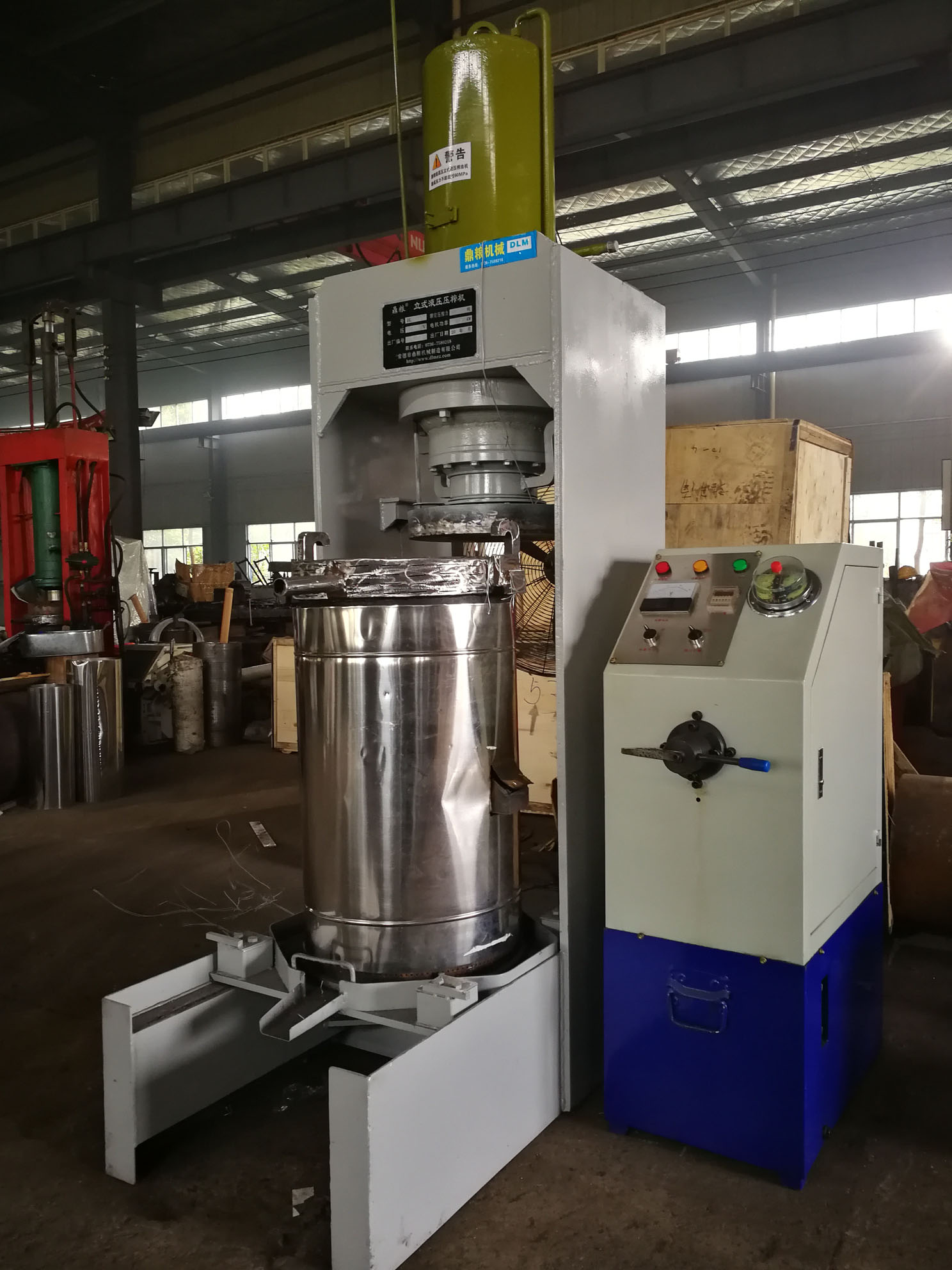 不銹鋼超高壓立式液壓壓榨機，果汁壓榨機，果渣壓榨機，藥材壓榨，油渣處理，白土壓榨